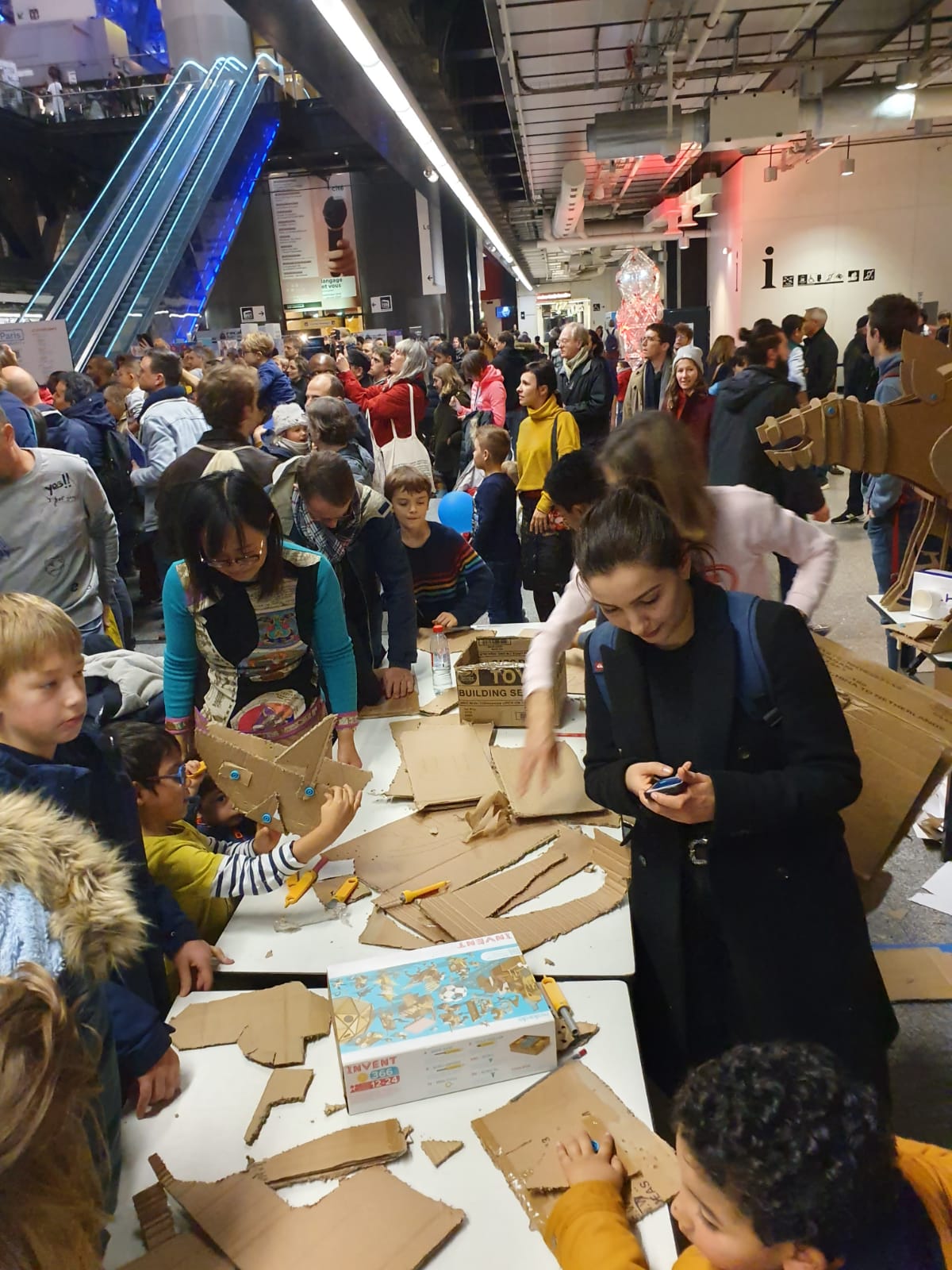 Makedo - Création pour enfants à base de carton récupéré project image